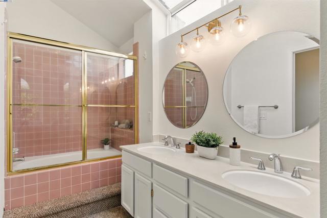 33243 Sunriver Cmn, Fremont CA: https://media.crmls.org/mediaz/a790acb1-3138-4b9e-a5b6-d52ceb4f2f02.jpg