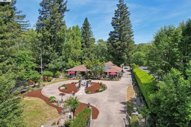 688 Danville Blvd, Danville CA: https://media.crmls.org/mediaz/a79108ec-c02c-42cd-8218-a25ab4eb66a7.jpg
