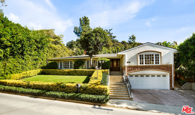 2260 Bowmont Drive, Beverly Hills, California 90210, 3 Bedrooms Bedrooms, ,2 BathroomsBathrooms,Single Family Residence,For Sale,Bowmont,24379185