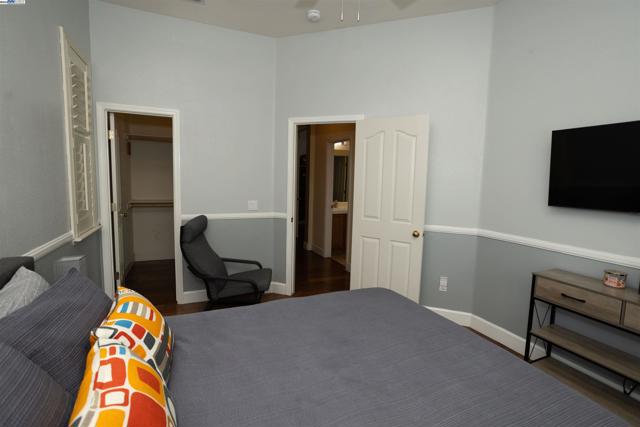 5090 Archcrest Way, Sacramento CA: https://media.crmls.org/mediaz/a79188b7-68ad-4374-a28f-3a6c01341def.jpg