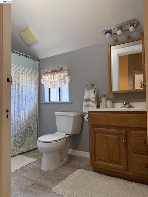 663 25TH Street, Oakland CA: https://media.crmls.org/mediaz/a79247b8-8d93-4bc9-9709-2aced47fbd89.jpg