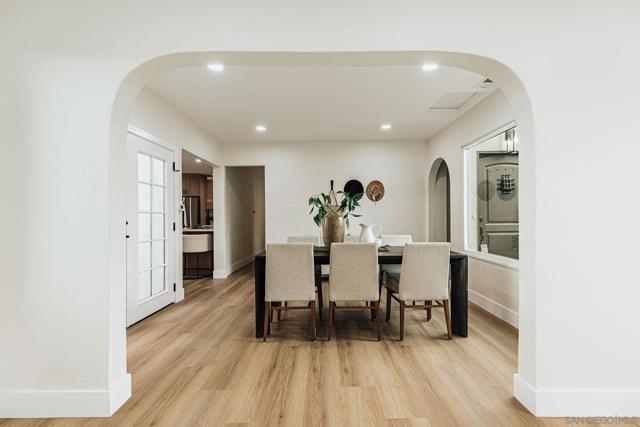 4033 S Hempstead Cir, San Diego CA: https://media.crmls.org/mediaz/a792c77f-7585-4fef-b0a3-7bb38c2ed569.jpg