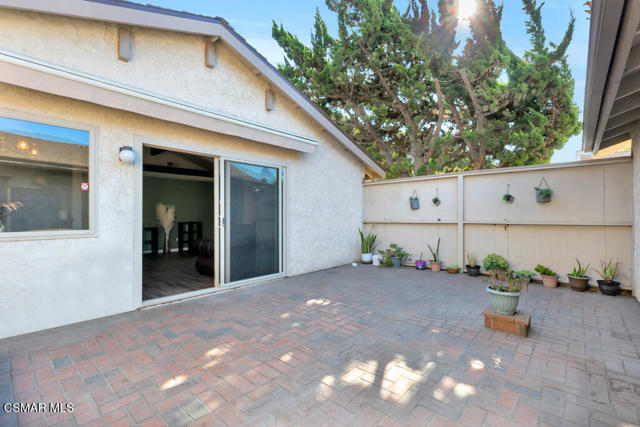246 W Vineyard Avenue, Oxnard CA: https://media.crmls.org/mediaz/a792e00a-4195-4abf-9e4d-a518bd7578b0.jpg