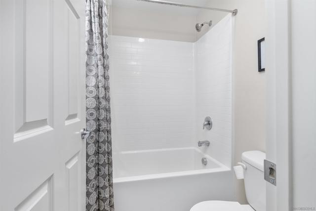216 Oberlander Way, Fallbrook CA: https://media.crmls.org/mediaz/a7932259-4344-40af-aba8-d3d950fbfc0d.jpg