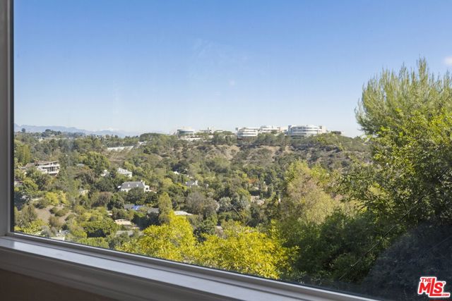 1018 N Tigertail Road, Los Angeles CA: https://media.crmls.org/mediaz/a793efc1-c98c-401a-95f8-cee9460ccd32.jpg