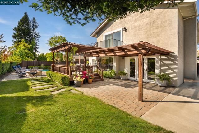 2060 Canyon Crest Ave, San Ramon CA: https://media.crmls.org/mediaz/a793f794-7efd-4ba5-acad-ff801ca90456.jpg