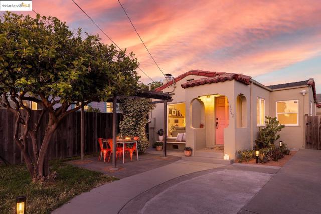 3742 Loma Vista AVE, Oakland CA: https://media.crmls.org/mediaz/a795190e-6bd6-40a5-a9ee-dc6f408f12d3.jpg