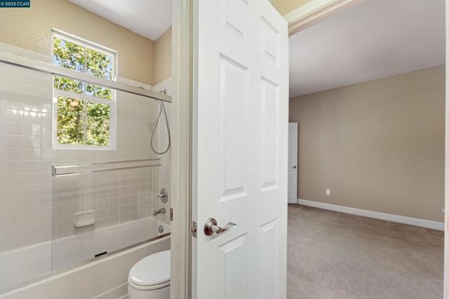 513 Lexington Dr, Vallejo CA: https://media.crmls.org/mediaz/a795633d-9d5a-4be4-94d1-d8dd4c2ebddb.jpg