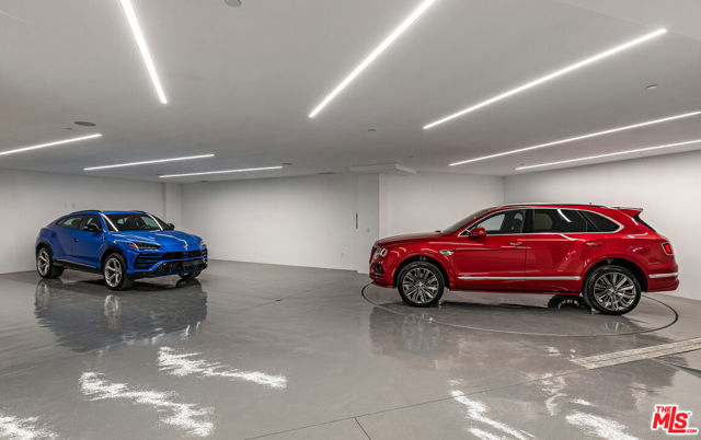 9520 Hidden Valley Road, Beverly Hills CA: https://media.crmls.org/mediaz/a795f8f2-951e-4971-9545-6054330f1f32.jpg