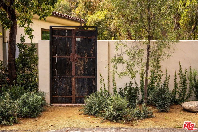 7776 Firenze Avenue, Los Angeles CA: https://media.crmls.org/mediaz/a795ff0d-a403-4241-9750-9c1d17190ce5.jpg