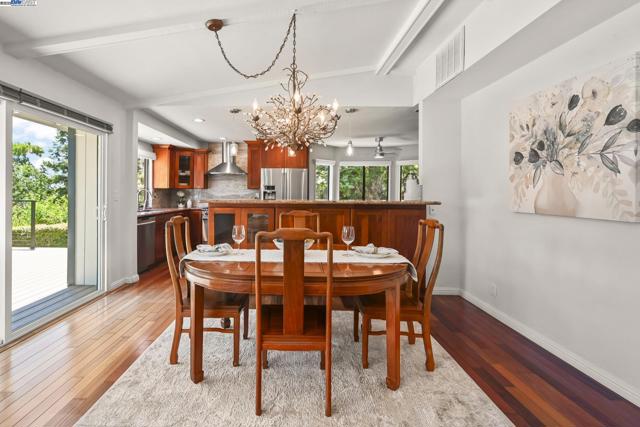211 Arthur Ct, Danville CA: https://media.crmls.org/mediaz/a796122a-2792-4c9b-b1fe-c2de6851f865.jpg