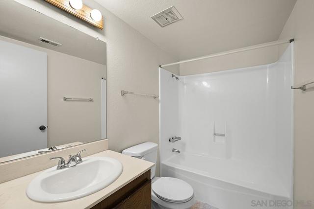 3102 S Granada Ave, Spring Valley CA: https://media.crmls.org/mediaz/a7966ac3-29c6-4116-a408-da96bd320e63.jpg