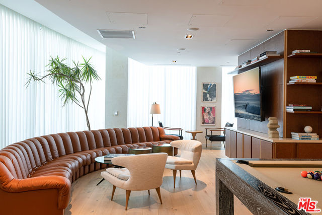 9000 W 3rd Street, Los Angeles CA: https://media.crmls.org/mediaz/a7967698-1b1c-4fb1-8e1a-f228c41c9e48.jpg