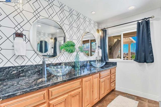 1864 Dune Point Way, Discovery Bay CA: https://media.crmls.org/mediaz/a79701e1-ecb9-4b1e-8c74-ff718cdbe7a8.jpg