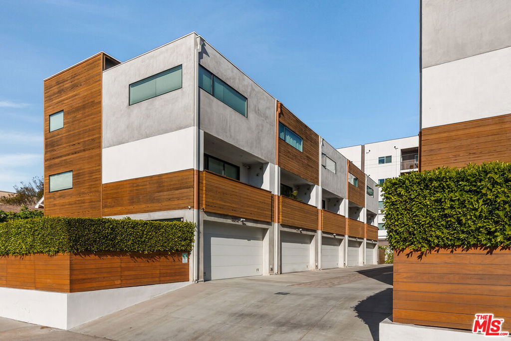 1/2 S Wilton Place