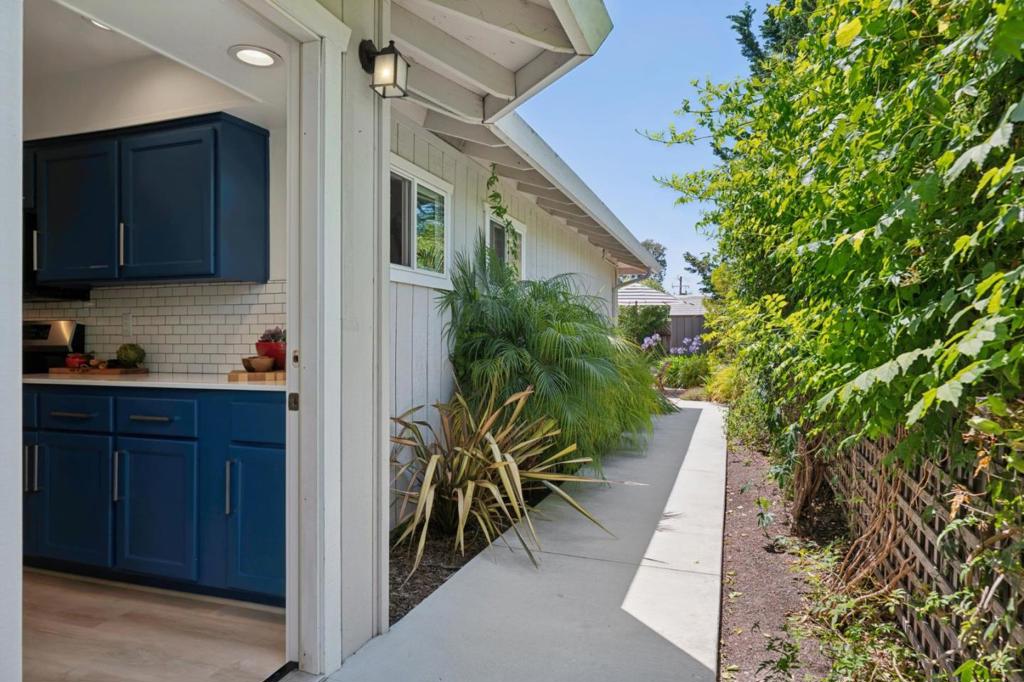 https://media.crmls.org/mediaz/a7979f1a-dccd-4221-80aa-b5bf845bf215.jpg?preset=X-Large