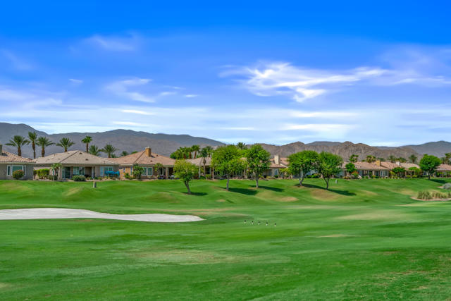 44591 S Heritage Palms Drive, Indio CA: https://media.crmls.org/mediaz/a79813a9-b3fc-41ce-877c-327a27a5a934.jpg