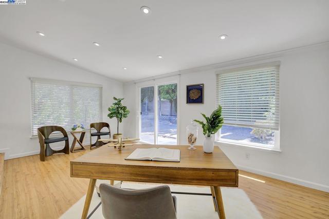 41025 Pajaro Dr, Fremont CA: https://media.crmls.org/mediaz/a7983d09-7346-42b0-bcaf-f395a7139282.jpg