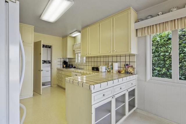 4750 Opal Cliff Drive, Santa Cruz CA: https://media.crmls.org/mediaz/a7985277-9a71-40a5-8606-4dc1ca93d76f.jpg