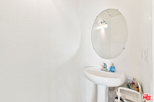 13041 Mesa Verde Way, Sylmar CA: https://media.crmls.org/mediaz/a7986947-b764-4fe8-8206-e15690dbf364.jpg