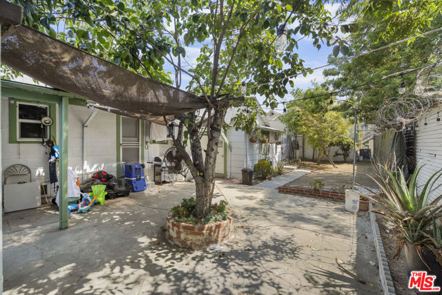 219 S Avenue 60, Los Angeles CA: https://media.crmls.org/mediaz/a79893a2-1926-4708-bd18-53a3dd3c6b6d.jpg