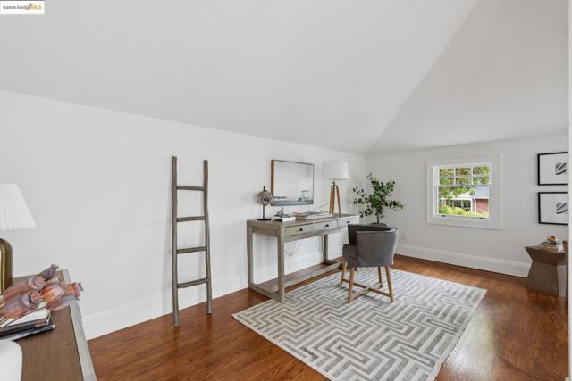 3 Craig Ave, Piedmont CA: https://media.crmls.org/mediaz/a798aaae-cd88-4b84-94ba-3902d956f9a3.jpg