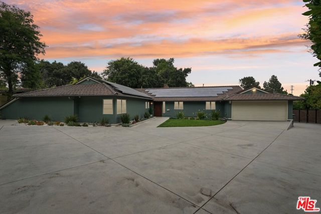 240 Oakhurst Lane, Arcadia CA: https://media.crmls.org/mediaz/a7991558-42bc-4169-a2ae-79f747571aa0.jpg