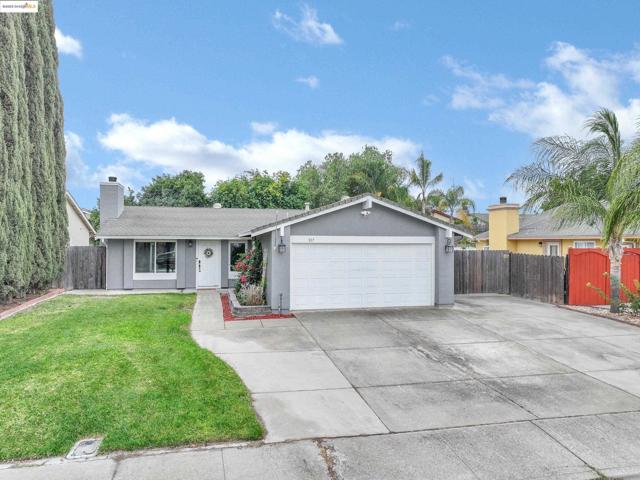 317 Lorenz Dr, Oakley CA: https://media.crmls.org/mediaz/a7993f3d-92cc-4a82-bfb4-ab1abe7b3d63.jpg