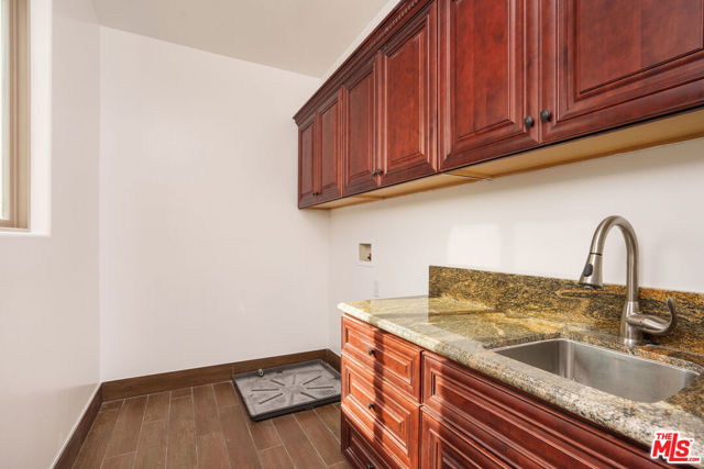 2005 Robinson Street, Redondo Beach, California 90278, 4 Bedrooms Bedrooms, ,3 BathroomsBathrooms,Residential,For Sale,Robinson,26638819