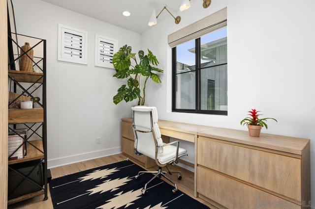 1136 Molara Lane, Encinitas CA: https://media.crmls.org/mediaz/a799b79e-681c-4272-b20c-0c2d929268f3.jpg