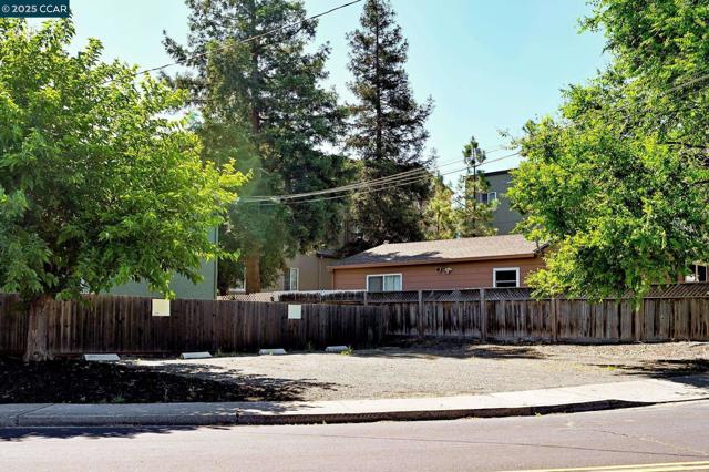2634 Baldwin Ln, Walnut Creek CA: https://media.crmls.org/mediaz/a799bc77-7522-456f-8221-253d02632ce7.jpg