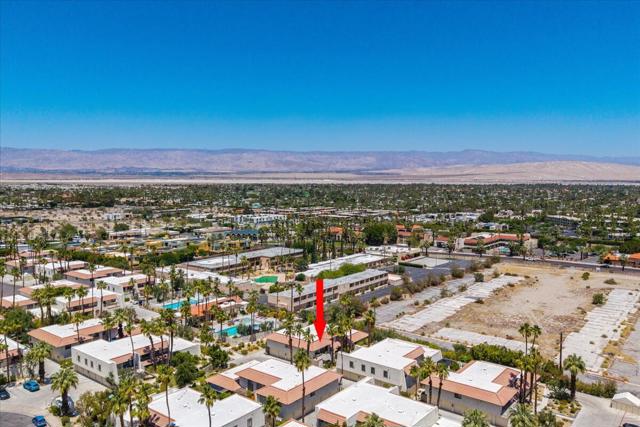 1870 N Mira Loma Way, Palm Springs CA: https://media.crmls.org/mediaz/a79a185f-52e3-4111-a66e-d49e66bab66f.jpg