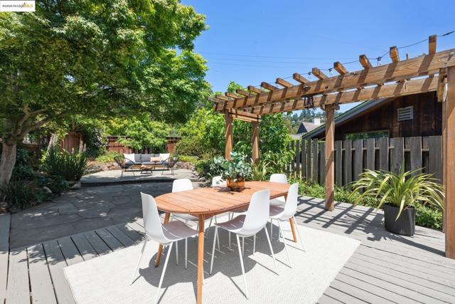 2181 Andrews St, Oakland CA: https://media.crmls.org/mediaz/a79a22a0-ff9c-4e3f-890c-09d36bbf5411.jpg