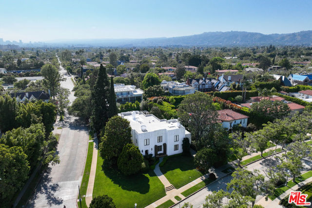 191 S Hudson Avenue, Los Angeles CA: https://media.crmls.org/mediaz/a79a3f25-a65d-4ef0-8b9c-c2c60dbb4a75.jpg
