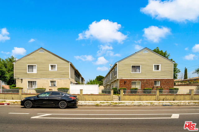10617 OXNARD Street photo 7