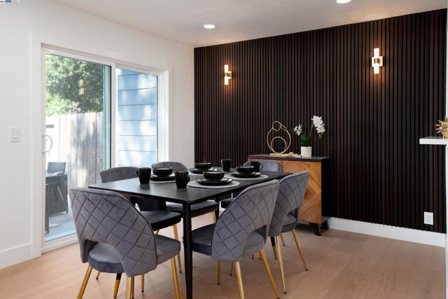 498 Via Royal, Walnut Creek CA: https://media.crmls.org/mediaz/a79a6d66-05fb-453b-8768-1d7b00928cad.jpg