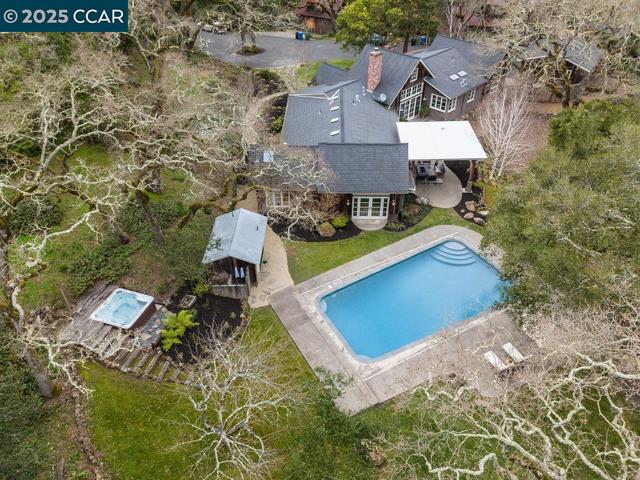 15 Cascade Ln, Orinda CA: https://media.crmls.org/mediaz/a79a7d8c-4cc1-412d-a9b0-de908139fa01.jpg