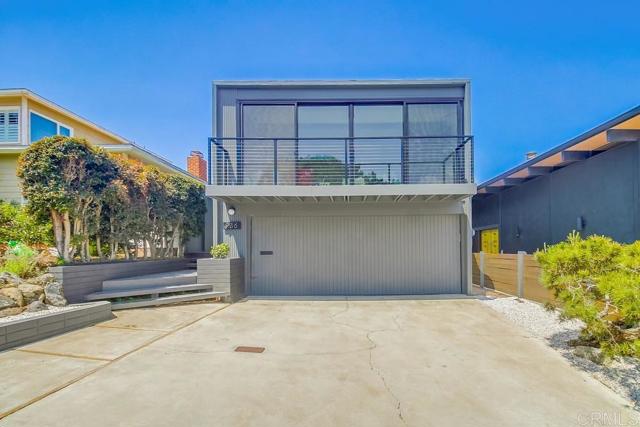 Detail Gallery Image 2 of 52 For 936 Bangor St, San Diego,  CA 92106 - 3 Beds | 2 Baths