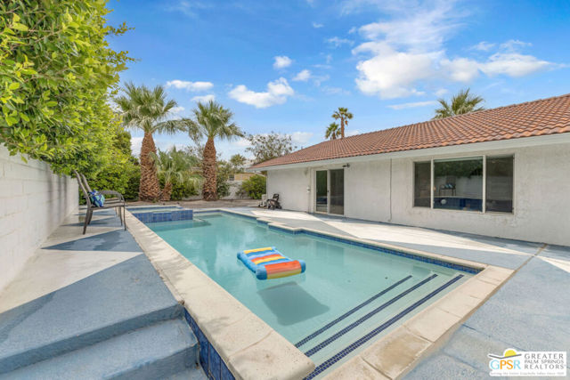 2375 E Joyce Drive, Palm Springs CA: https://media.crmls.org/mediaz/a79bd8e6-ab41-4d2b-9866-537a7071d1f8.jpg