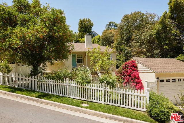 4211 Noble Avenue, Sherman Oaks, California 91403, 3 Bedrooms Bedrooms, ,1 BathroomBathrooms,Single Family Residence,For Sale,Noble,24403041