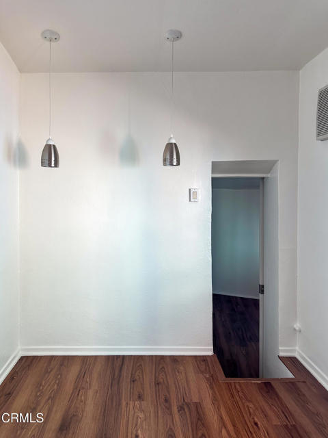 982 N Hoover Street, Silver Lake CA: https://media.crmls.org/mediaz/a79d2835-83e4-49c8-9fbc-8382b2094ab8.jpg