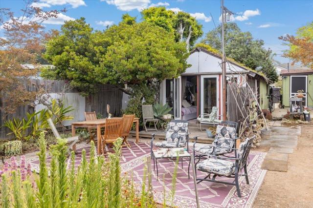 334 Date Avenue, Carlsbad CA: https://media.crmls.org/mediaz/a79d30b6-0893-4c87-934e-9930beaf4d70.jpg