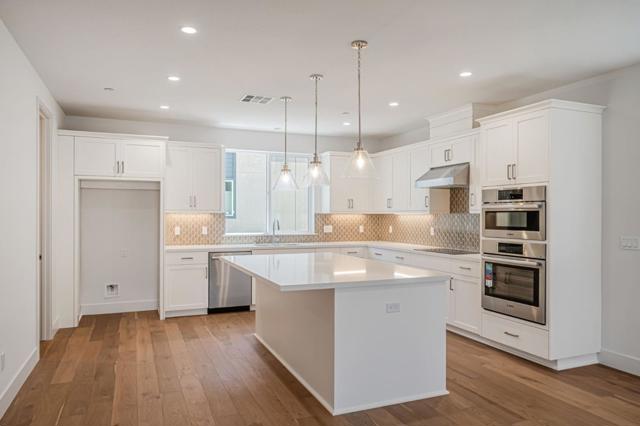 1021 Sinopia Terrace, San Ramon CA: https://media.crmls.org/mediaz/a79d33ef-1075-4560-afb3-2a89edcfd43f.jpg