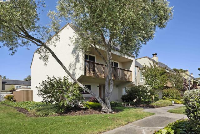 3112 La Campania, Alameda CA: https://media.crmls.org/mediaz/a79d8b16-54dd-478a-8992-634ec1718c2f.jpg