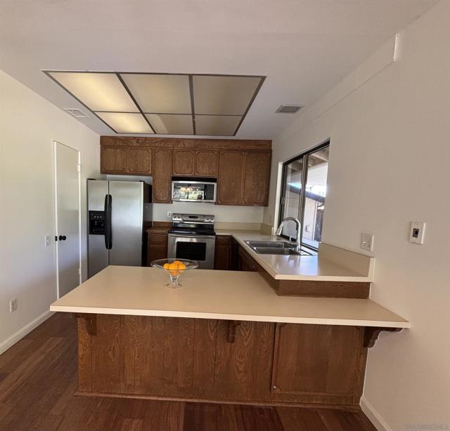 2566 Los Cerritos Ln, Fallbrook CA: https://media.crmls.org/mediaz/a79db647-0656-4a31-8e4c-aa7d132da7aa.jpg