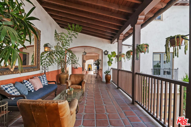 1414 N Harper Avenue, West Hollywood CA: https://media.crmls.org/mediaz/a79e0f62-866d-40d3-bb49-3f527313cc28.jpg