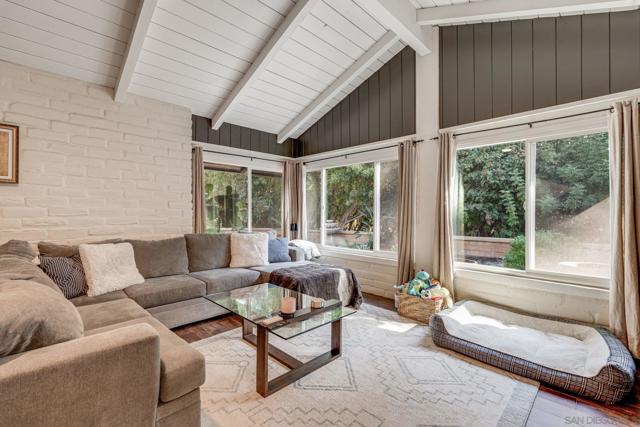 4201 Avenida Gregory, Spring Valley CA: https://media.crmls.org/mediaz/a79e3653-d195-4178-aaf5-e2cc8a4603f7.jpg