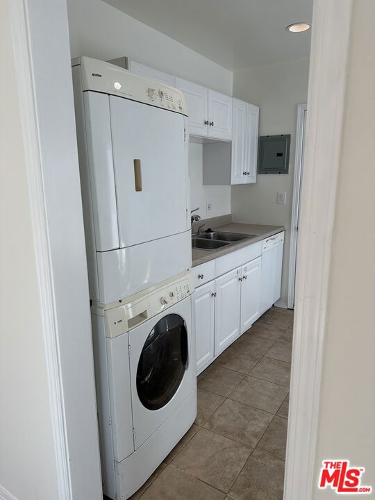 3013 Colorado Avenue, Santa Monica CA: https://media.crmls.org/mediaz/a79f12ec-523f-4b39-8f23-15fcea7746b4.jpg