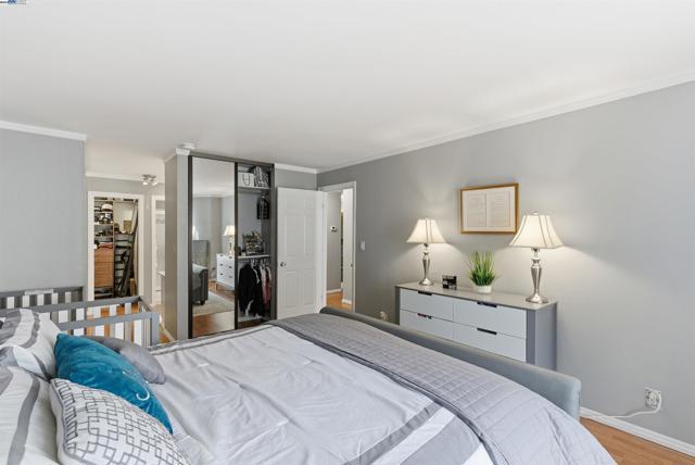 26953 Hayward Blvd, Hayward CA: https://media.crmls.org/mediaz/a79f7c23-0570-4a04-b137-37df9113c1c3.jpg