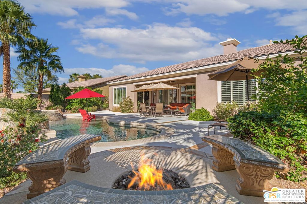 81517 Avenida Estuco